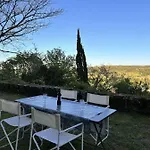 With Garden And Lovely View Nyaraló