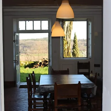 With Garden And Lovely View Nyaraló