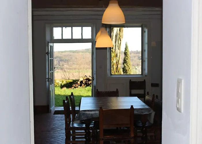 With Garden And Lovely View Casa vacanze