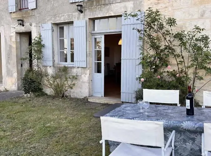 With Garden And Lovely View Casa vacanze *